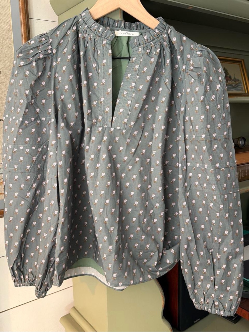 Green neuflora blouse